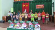 Trao 02 “Tủ sách khuyến học” tại huyện Lai Vung