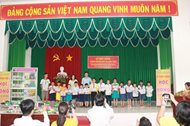 Trao “Tủ sách khuyến học” tại xã Định Yên, huyện Lấp Vò